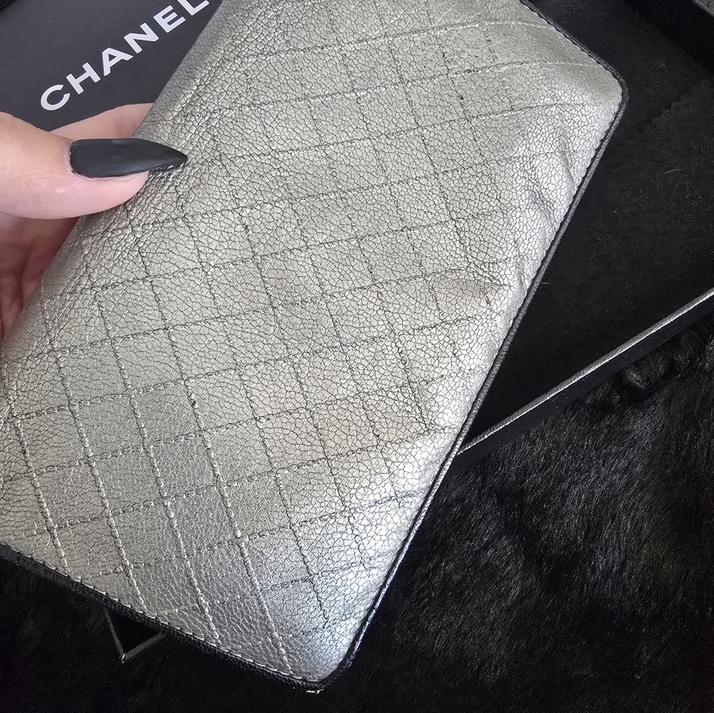CHANEL Silver Quilted Leather Clutch with CC Logo - Picture 15 of 16
